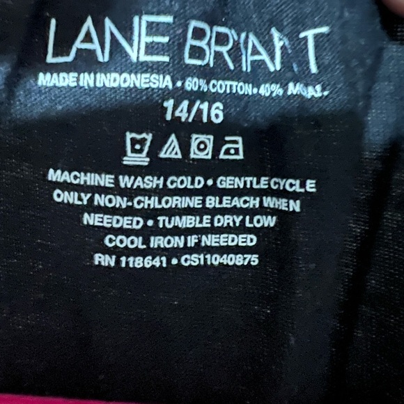 Lane Bryant Black V-Neck Tee Size 14/16 - Picture 5 of 5